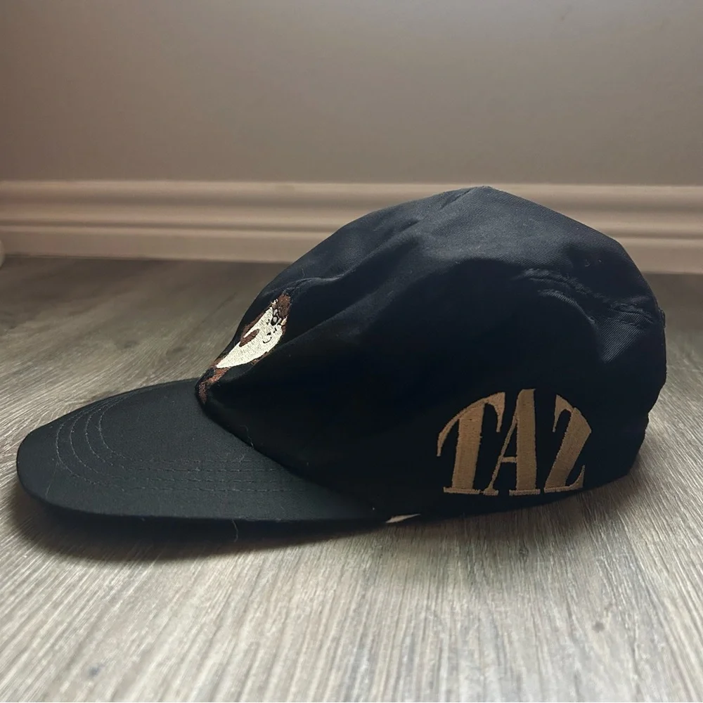 VINTAGE Looney Tunes Tasmanian Devil black stretch back embroidered black hat - Picture 2 of 5